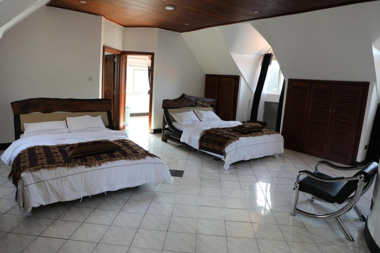 Stallion Place - Bed And Breakfast Кампала Экстерьер фото