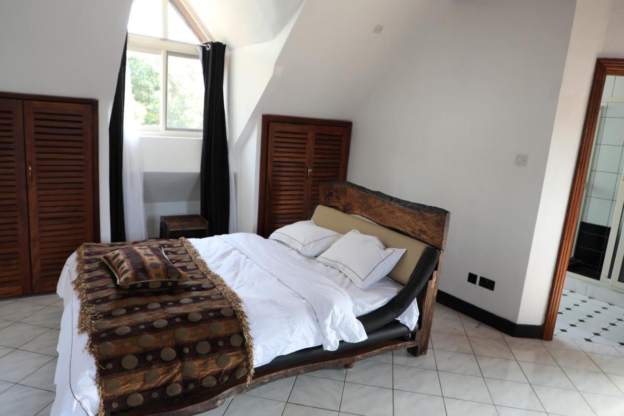 Stallion Place - Bed And Breakfast Кампала Экстерьер фото
